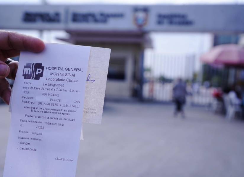 Los pacientes compran medicinas en farmacias externas porque no hay en los hospitales públicos.