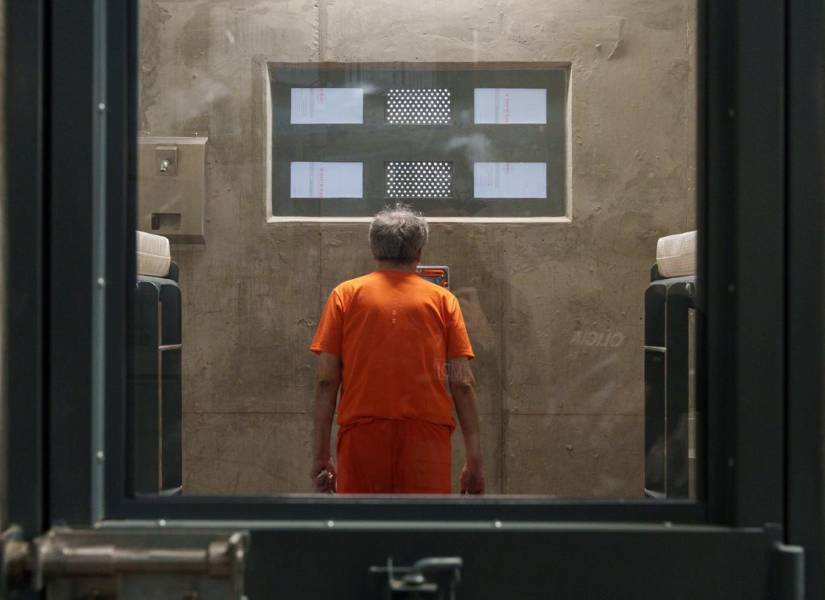 Jorge Glas tuvo que someterse a algunos chequeos previo a su ingreso.