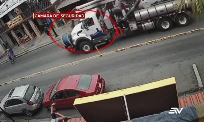 Guayaquil: joven motociclista muere tras ser arrollado por un camión de Interagua