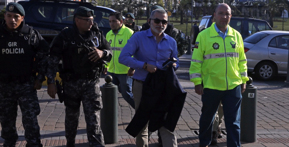 Prohibición de enajenación de bienes para los Alvarado