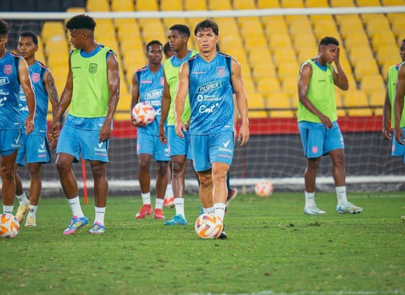 Alan Franco en un entrenamiento con la selección de Ecuador