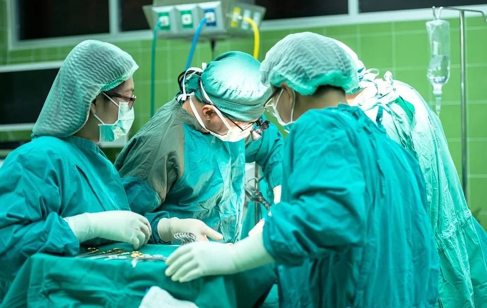 Médicos ecuatorianos ocuparán plazas de doctores cubanos en el país