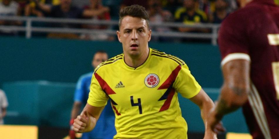 Santiago Arias sufre una violenta fractura en su pierna