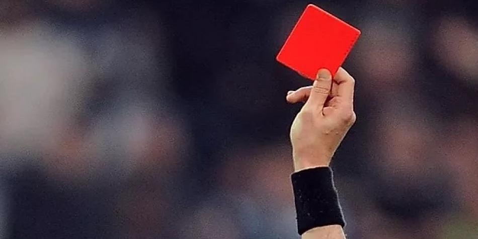 Árbitro pateó a un integrante del cuerpo técnico de un club en la Copa Perú