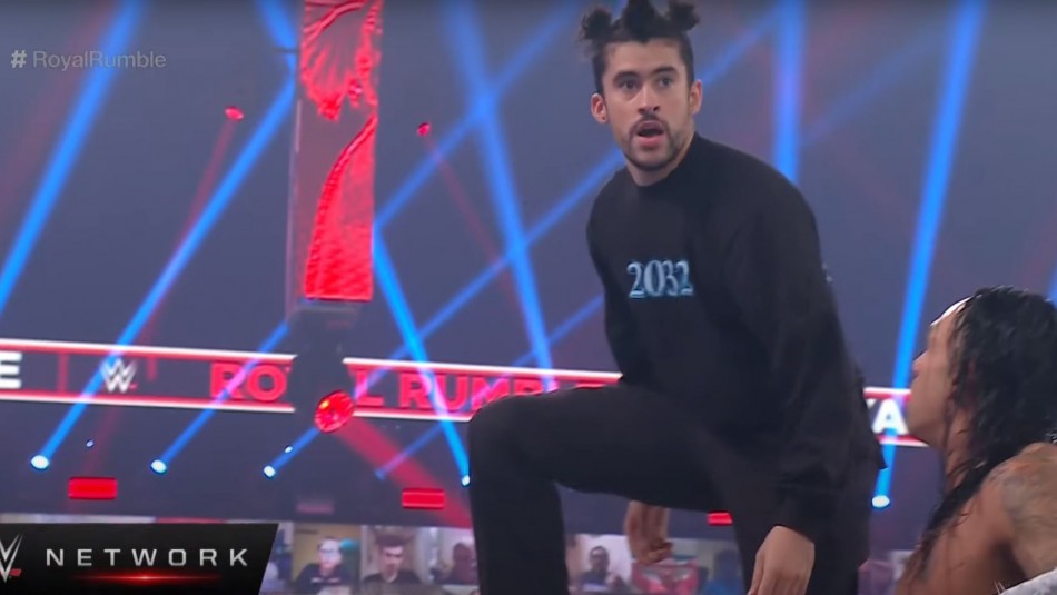 Bad Bunny canta y pelea en Royal Rumble de la WWE