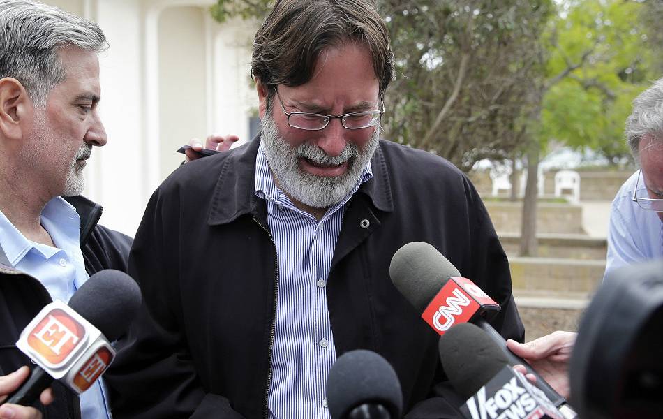 EE.UU.: padre de víctima de masacre se ve con el progenitor del autor de los tiros