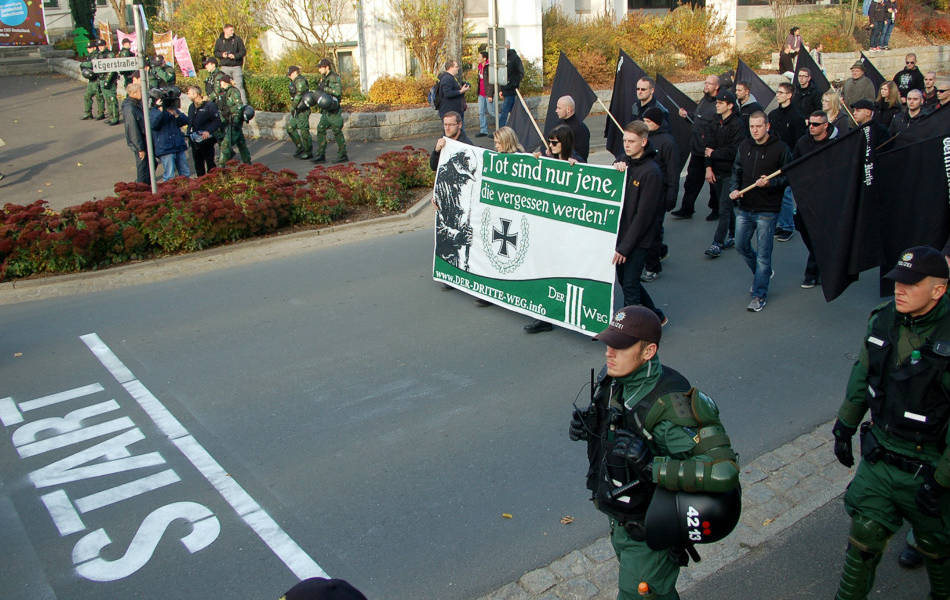 Cómo un pueblo en Alemania hizo que neonazis recaudaran fondos en contra de sí mismos