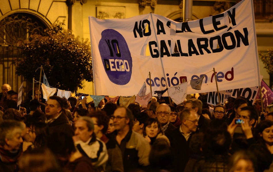 ¿Por qué el gobierno de España retiró la polémica ley antiaborto?