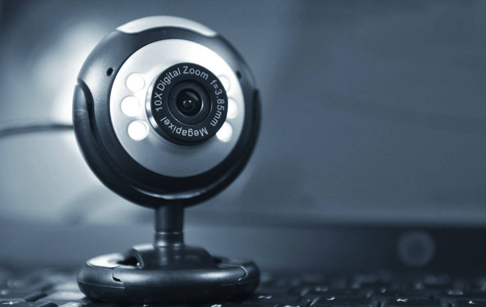 Cómo evitar que te espíen a través de tu cámara web