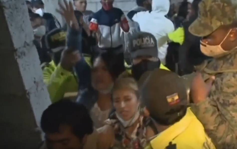 Agreden a policías y militares en fiesta clandestina en Quito