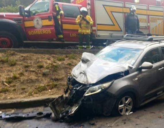 Accidente de tránsito en la av. Simón Bolívar provoca el cierre de tres carriles