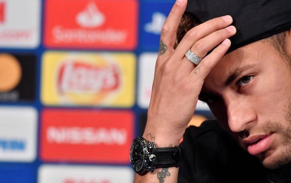 ¡Insólito! Un aficionado le robó un costoso anillo a Neymar en Arabia Saudita y lo puso a la venta