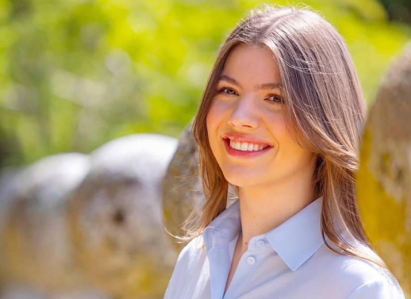 La infanta Sofía en los jardines de La Zarzuela.