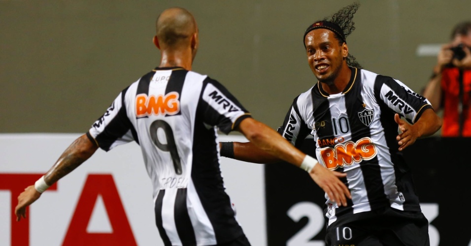 Ronaldinho vuelve a las canchas y marca dos goles