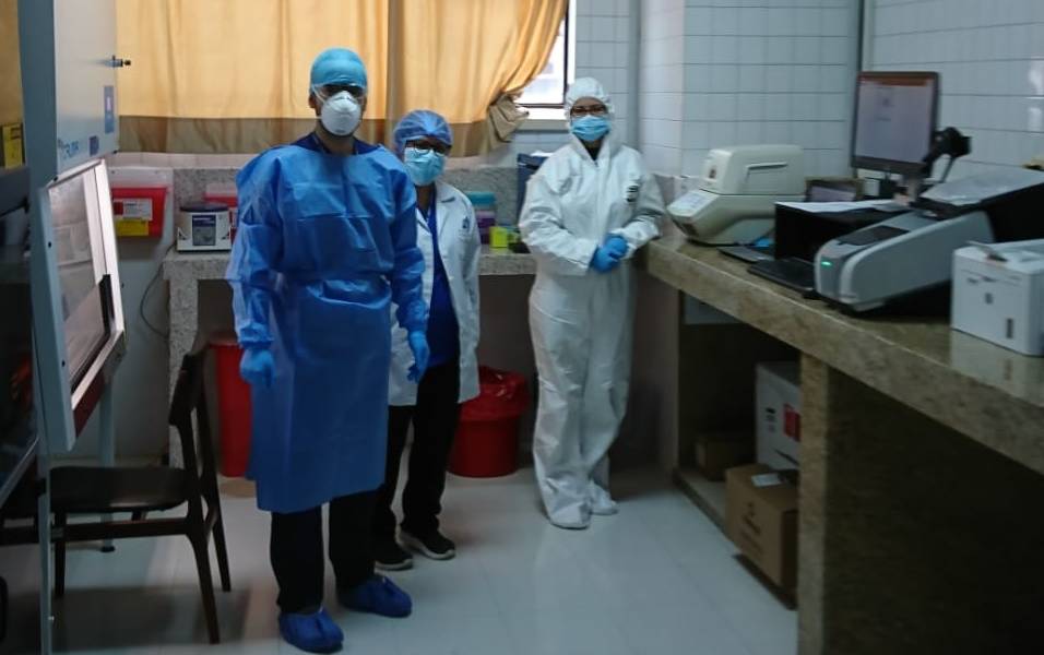 Ecuador busca llenar 700 vacantes de personal de salud por COVID-19