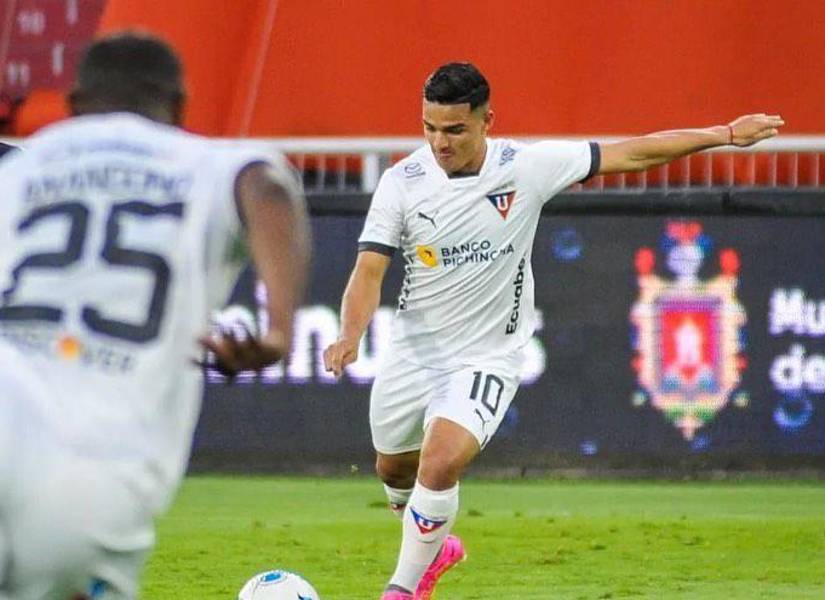 Alexander Alvarado puede firmar con el Deportivo Cuenca.