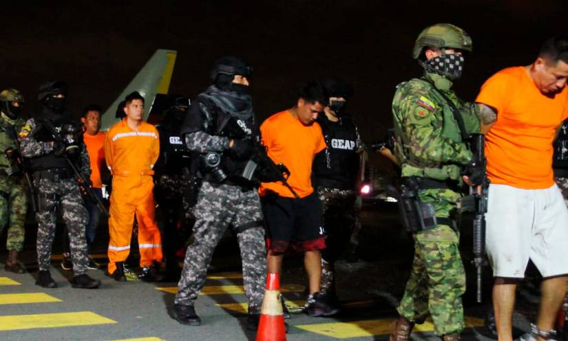 5 líderes de bandas fueron trasladados de Turi a La Roca en Guayaquil.