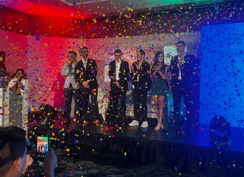 Los panelistas de Piso 17 y los dirigentes de la marca Ecuavisa Sports en la rueda de prensa.