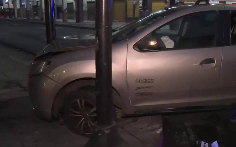Guayaquil: un carro se estrelló en la avenida Machala tras persecución policial