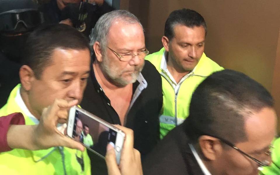Carlos Pareja Yannuzzelli arriba a Ecuador y es entregado a la justicia por caso Petroecuador