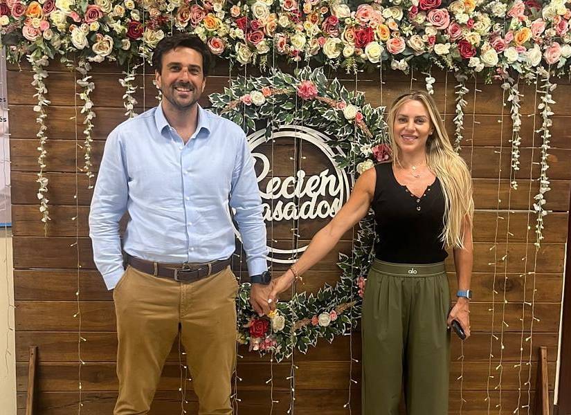 Marcela Ruete y Francisco Nigri en el Registro Civil.