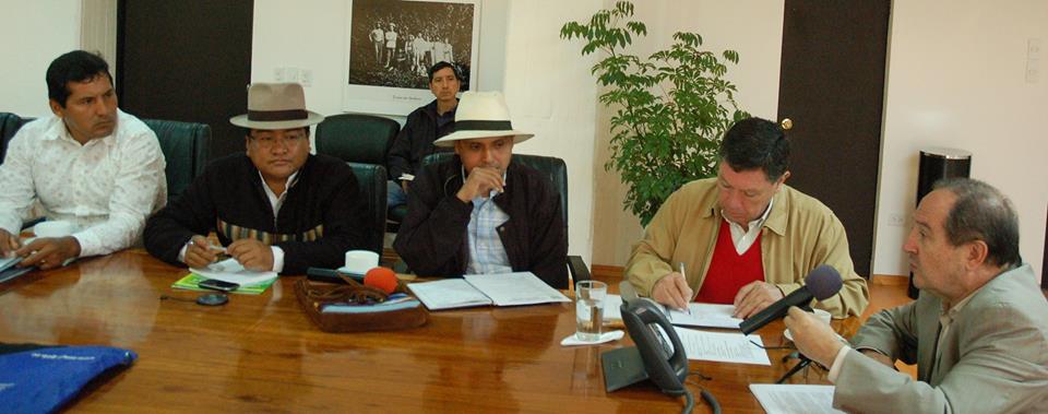 Juez niega acción de protección que pedía suspensión del trámite de Ley de Tierras