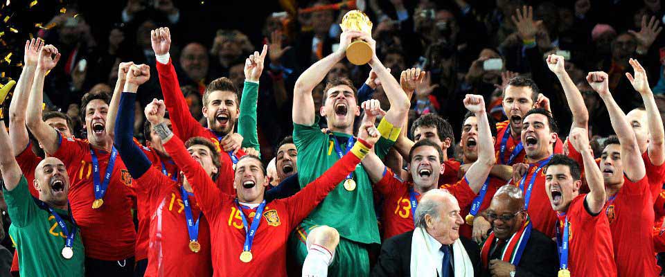 España cumple tres años de su Mundial ante la encrucijada de una renovación