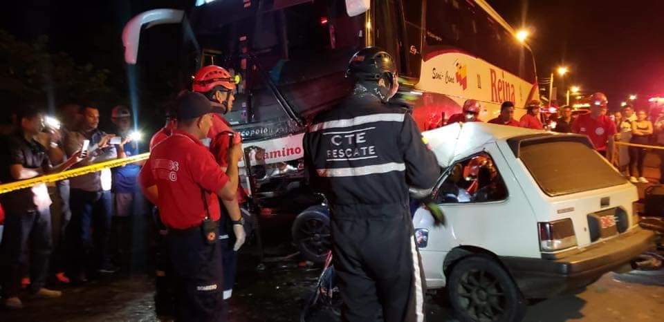 Dos fallecidos tras accidente en vía El Guabo-Machala