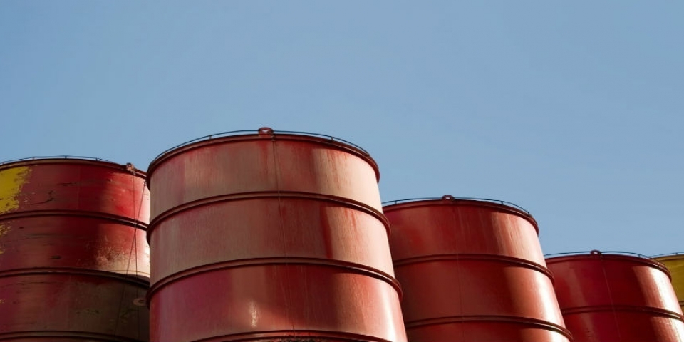 Petróleo cae fuerte: 4,60 USD al cierre en Nueva York a 48,45 dólares el barril