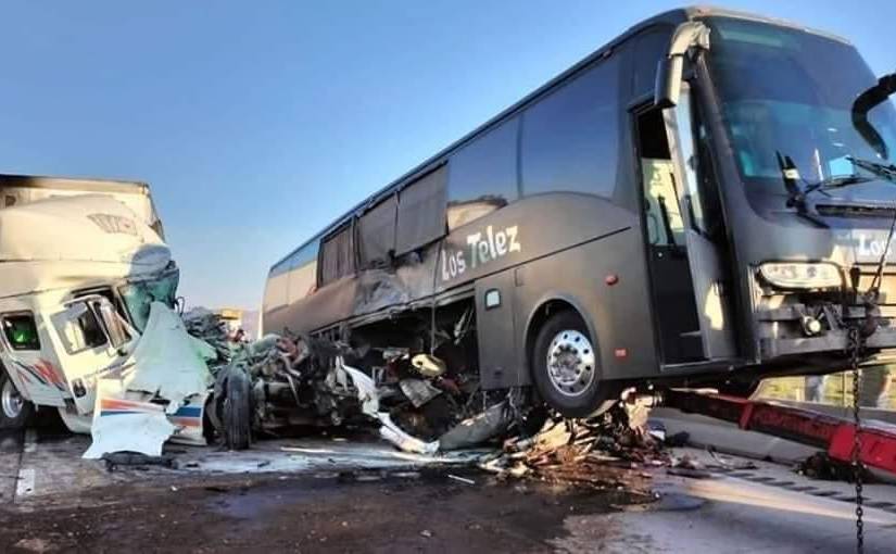 Choque del bus con el tráiler
