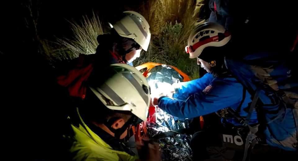 Cinco personas extraviadas en la cumbre del cerro Rumiñahui fueron rescatadas