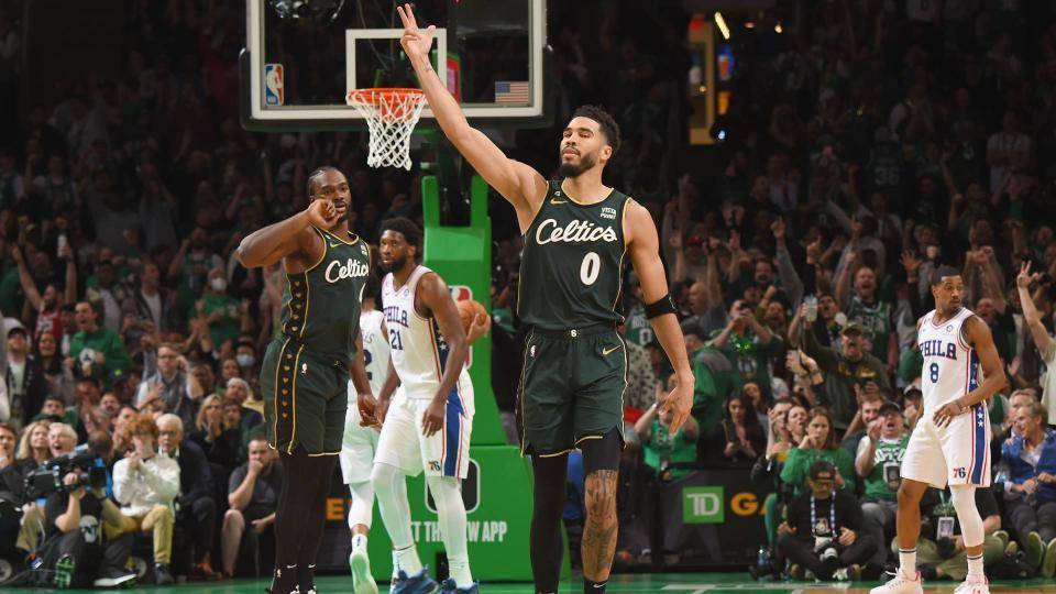 Los Celtics de Tatum, debutan con sólida victoria sobre los 76ers de Harden