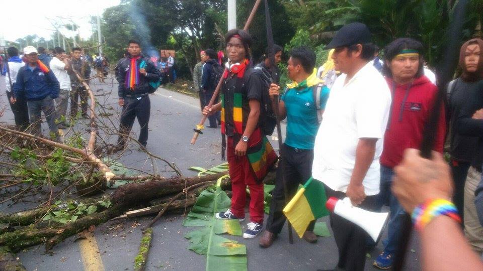 Policías heridos al intentar habilitar vías cerradas por manifestantes