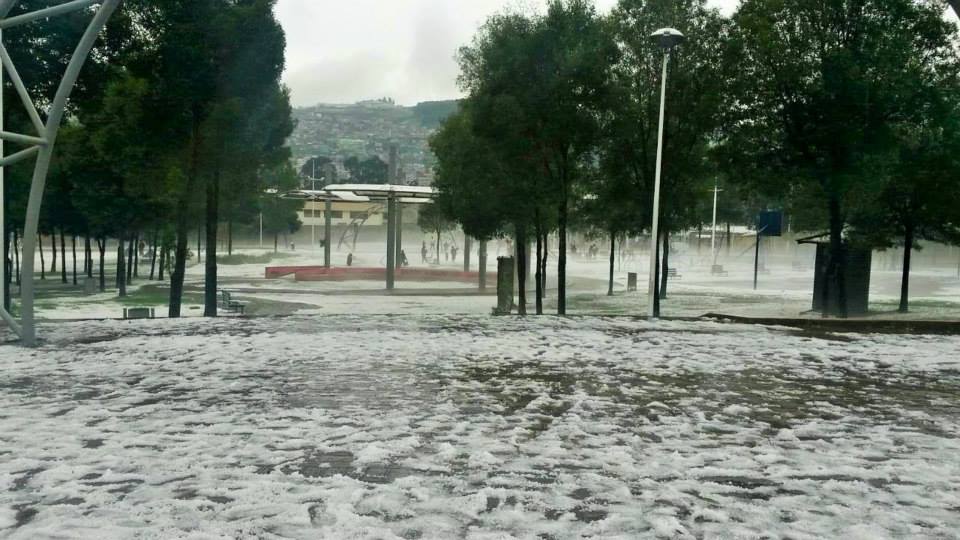Centro y sur de Quito se llenaron de granizo en San Valentín