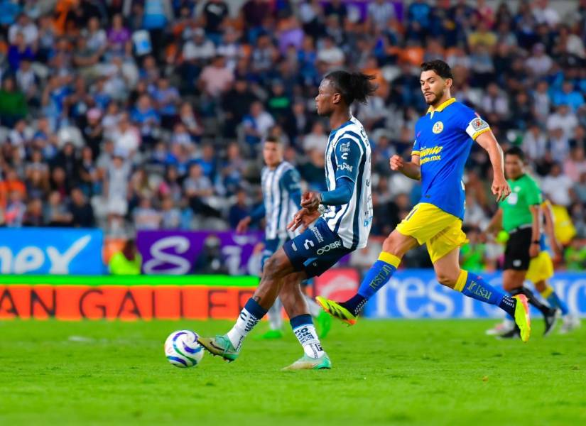 Micolta teniendo minutos en el cotejo de ida. (Cuenta X @Tuzos)