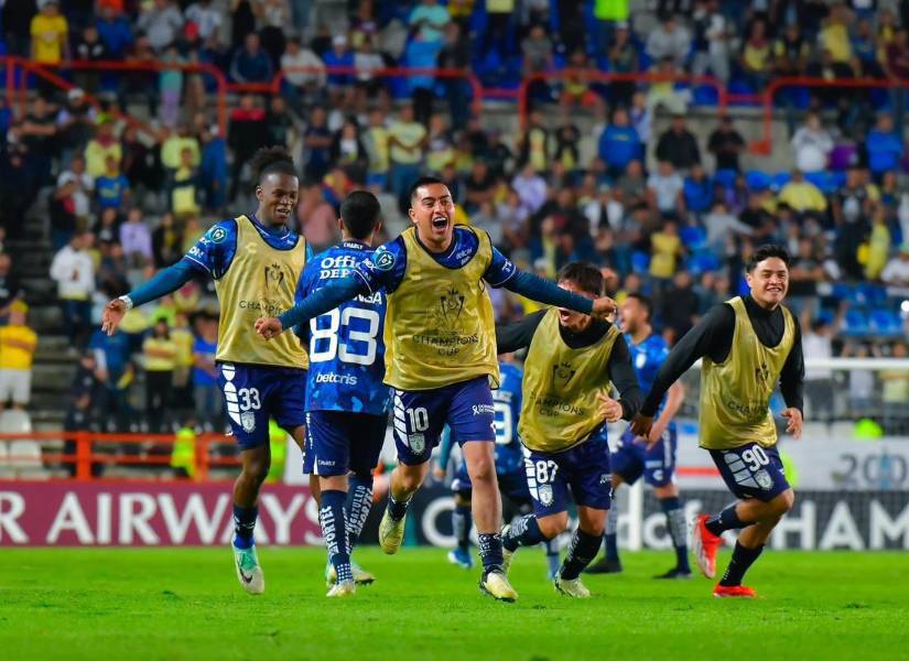 Andrés Micolta celebra junto a sus compañeros la clasificación a la final de la Concachampions.
