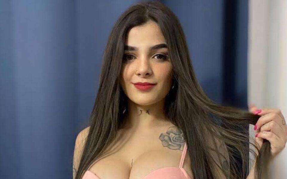 Hombres se tatúan el rostro de la influencer Karely Ruiz tras viral convocatoria, el primer ganador se llevó 10.000 dólares