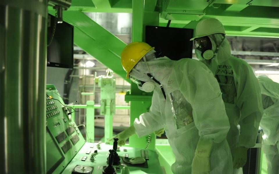 Recomiendan controles médicos de por vida para 20.000 empleados de Fukushima
