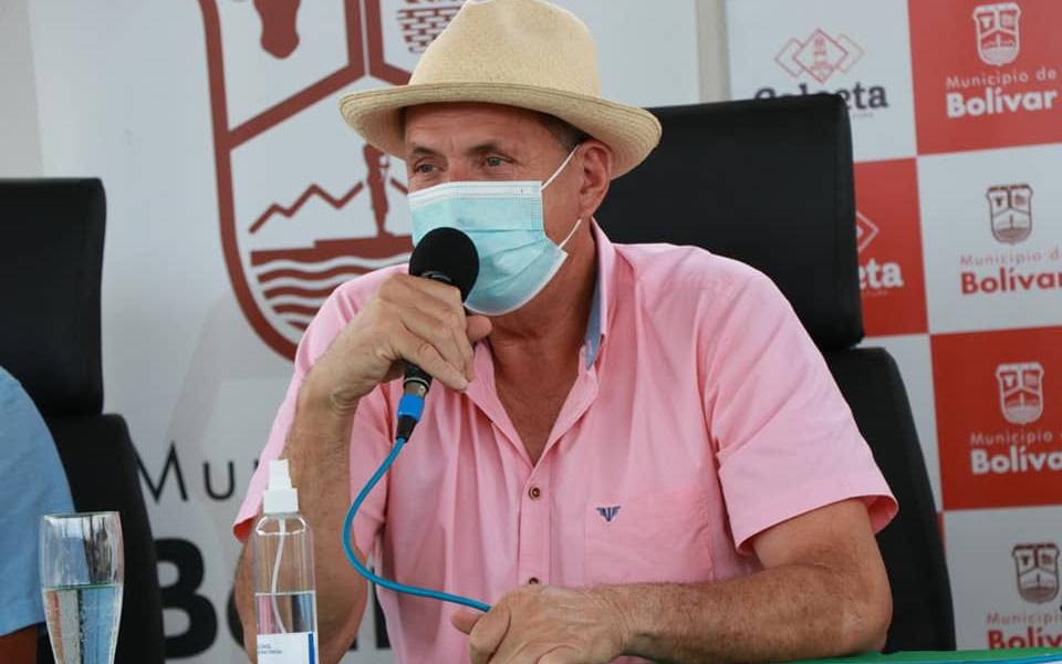 Alcalde manabita enfrenta dos juicios en medio de críticas