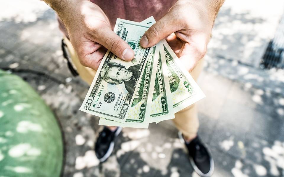 Salario básico se mantendrá en 400 dólares en 2021