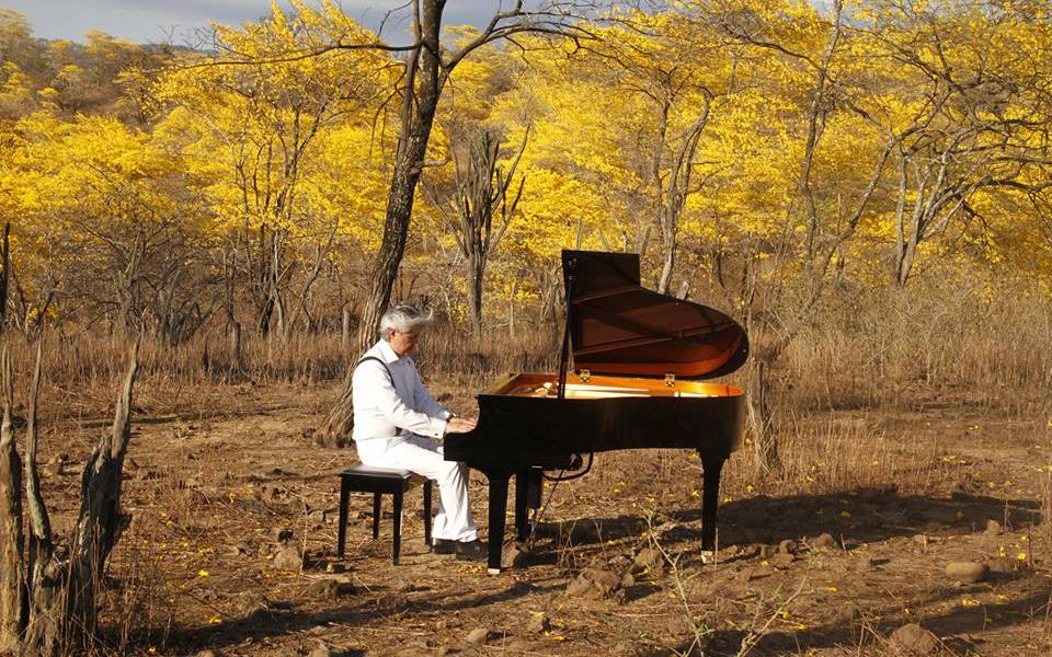 Juan Castro Ortiz: &quot;Mi música pinta al Ecuador&quot;