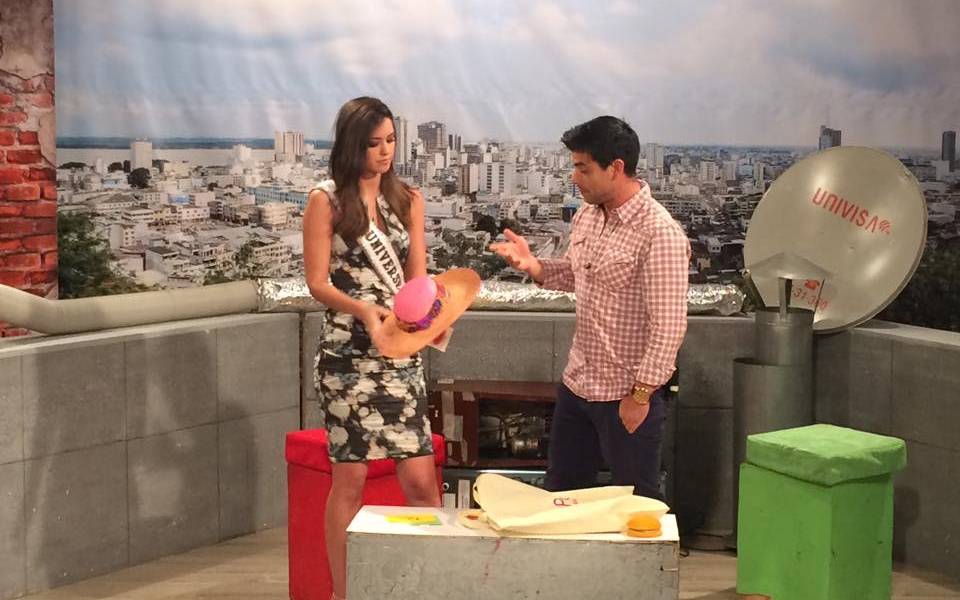 La Miss Universo Paulina Vega se divirtió jugando en En Contacto