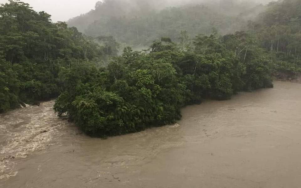 Torrencial lluvia desborda ríos en Morona Santiago