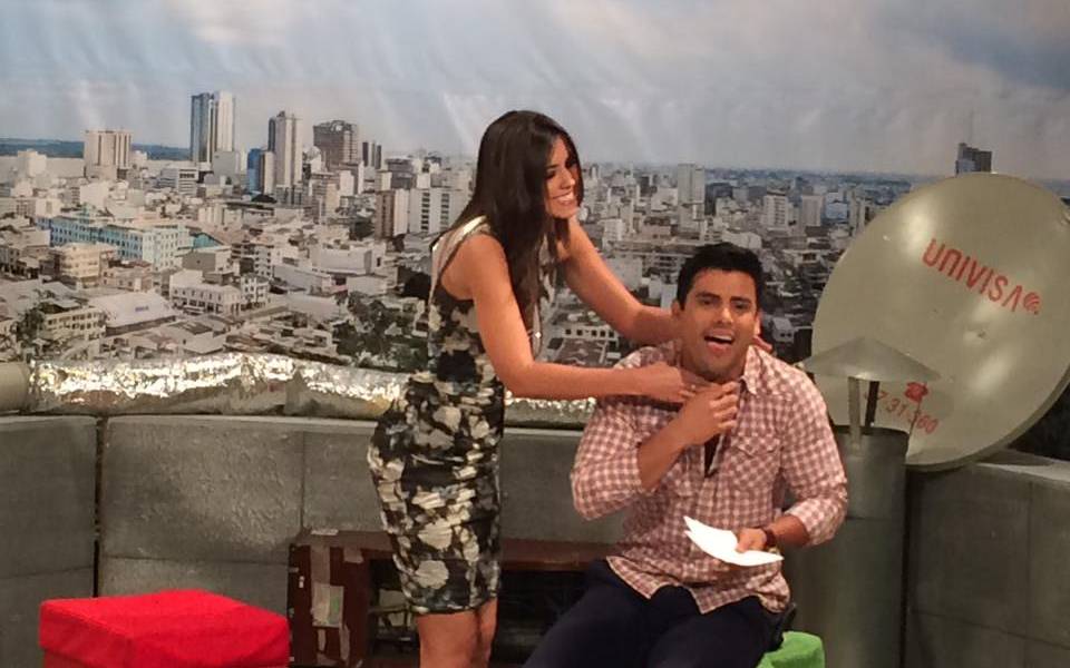 La Miss Universo Paulina Vega se divirtió jugando en En Contacto