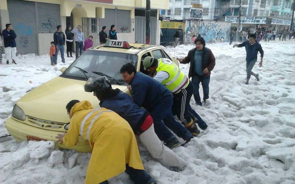 Centro y sur de Quito se llenaron de granizo en San Valentín