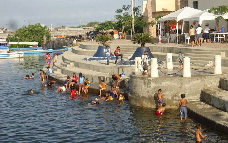 Puerto El Morro, primera parada en la ruta de las ballenas