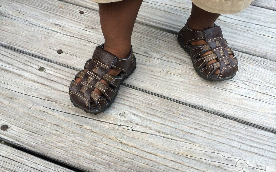 Niño de 3 años sufre abuso sexual de una mujer de 33