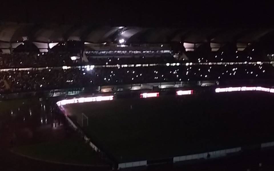 Venezolanos indignados por apagón en pleno juego ante brasileños