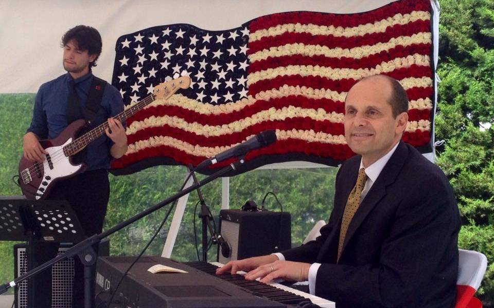 EE.UU. quiere profundizar en su relación con Ecuador