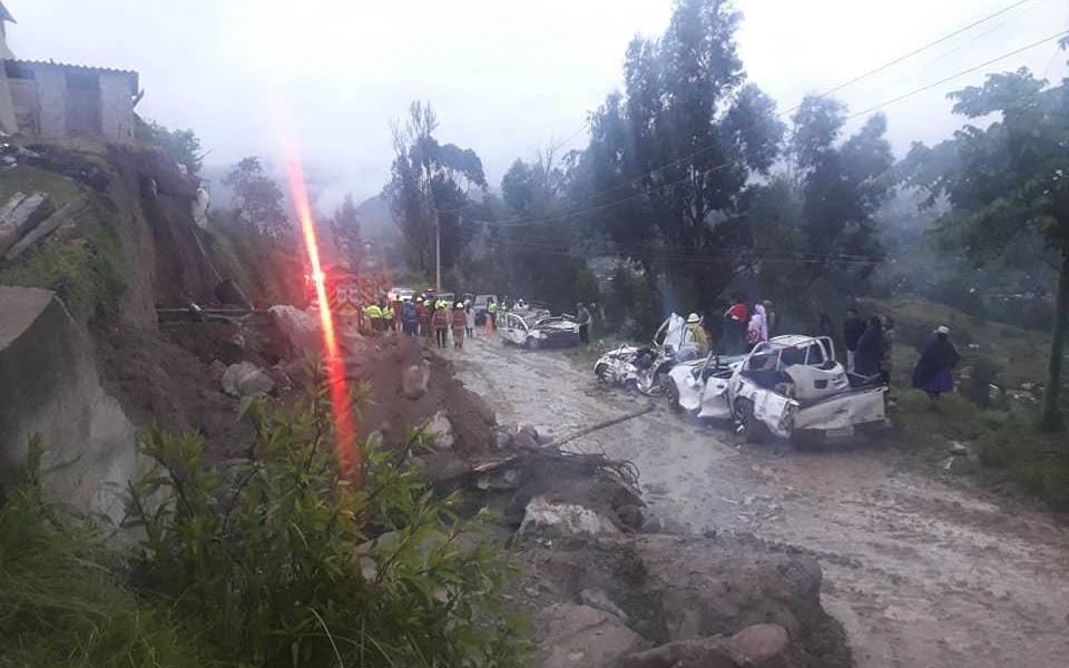 5 muertos por caída de muro en Sígsig, Azuay